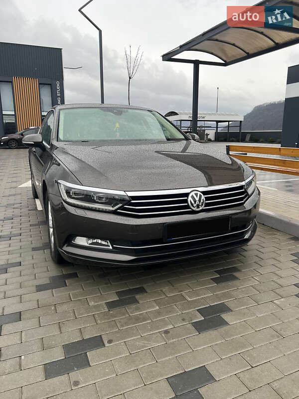 Седан Volkswagen Passat 2016 в Хусте