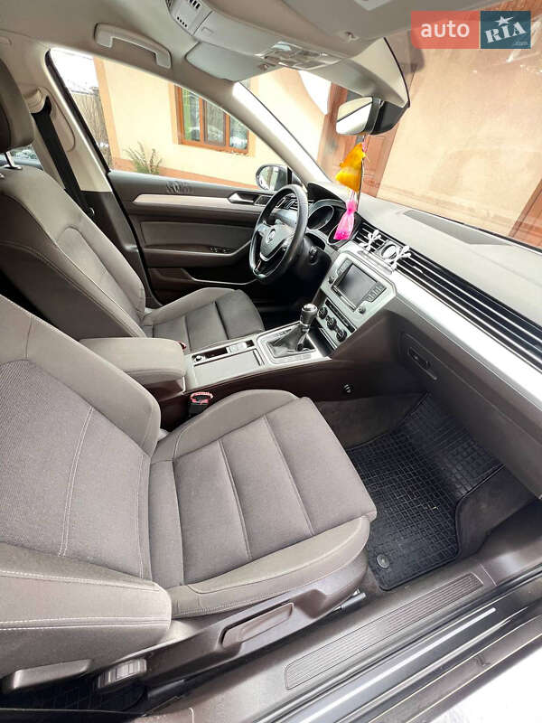 Седан Volkswagen Passat 2016 в Хусте
