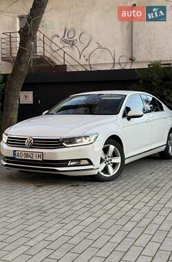 Седан Volkswagen Passat 2015 в Ужгороде