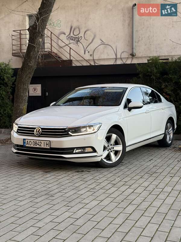 Седан Volkswagen Passat 2015 в Ужгороді