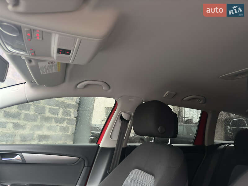 Універсал Volkswagen Passat 2012 в Івано-Франківську