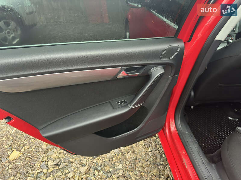 Універсал Volkswagen Passat 2012 в Івано-Франківську