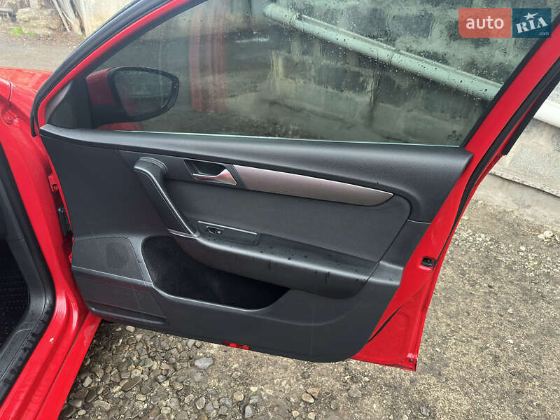 Універсал Volkswagen Passat 2012 в Івано-Франківську