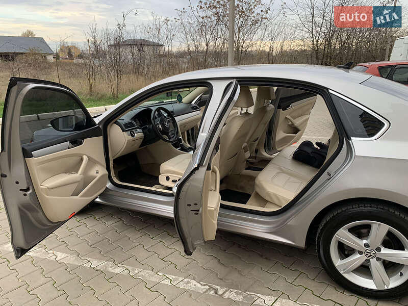 Седан Volkswagen Passat 2012 в Одесі
