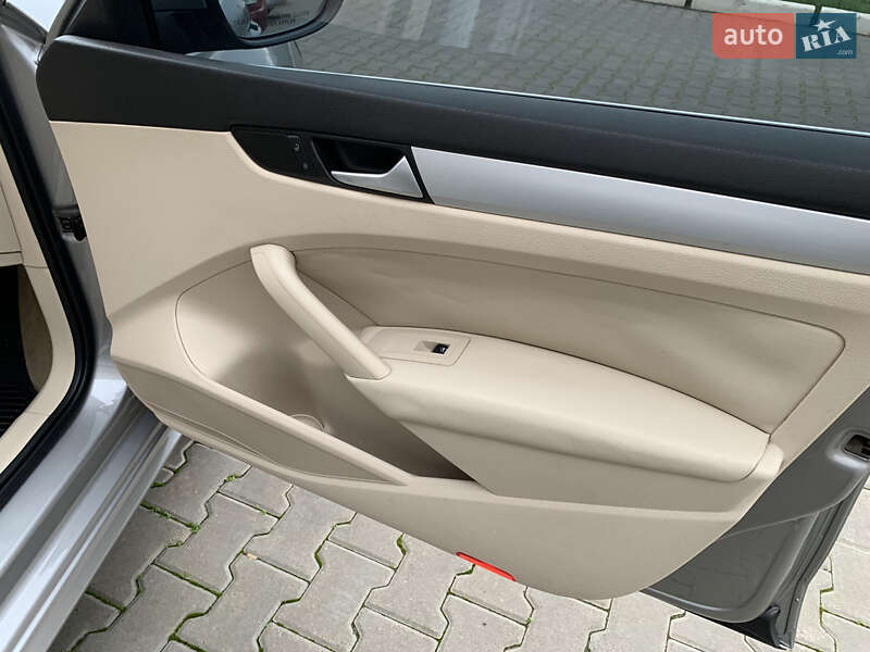 Седан Volkswagen Passat 2012 в Одесі