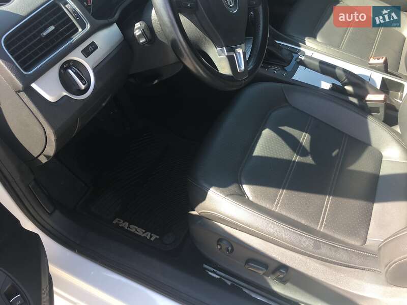 Седан Volkswagen Passat 2012 в Киеве
