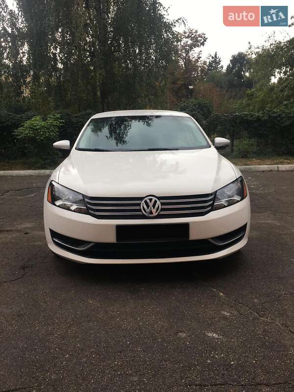 Седан Volkswagen Passat 2012 в Киеве