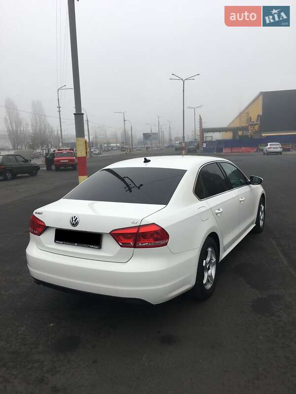 Седан Volkswagen Passat 2012 в Киеве