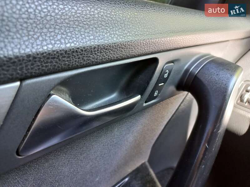 Универсал Volkswagen Passat 2012 в Хусте