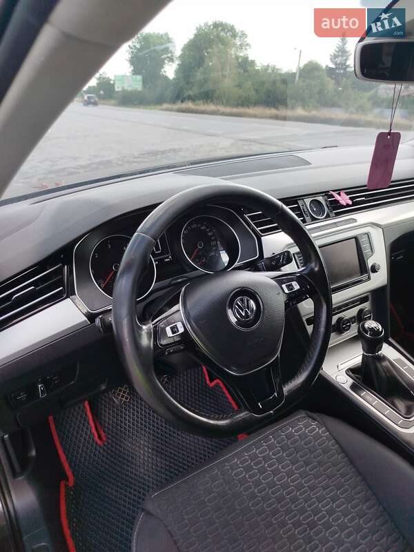 Универсал Volkswagen Passat 2015 в Ивано-Франковске