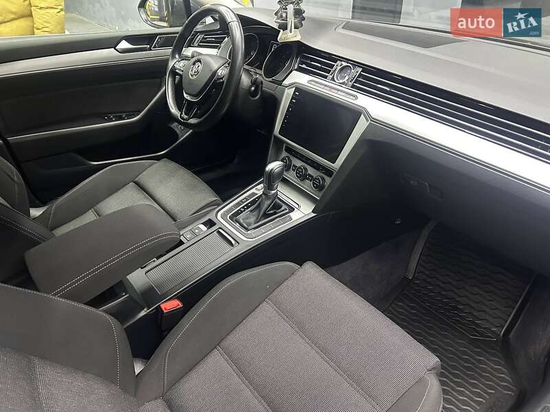 Універсал Volkswagen Passat 2018 в Чернівцях