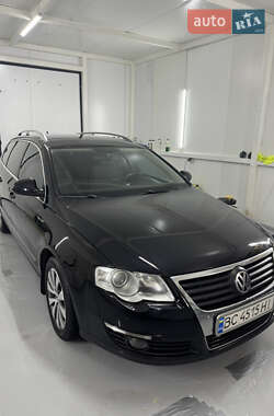 Универсал Volkswagen Passat 2010 в Жовкве