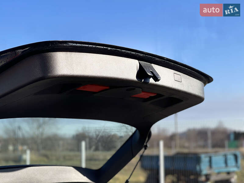 Универсал Volkswagen Passat 2011 в Нововолынске