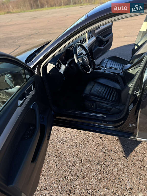 Седан Volkswagen Passat 2015 в Ужгороде