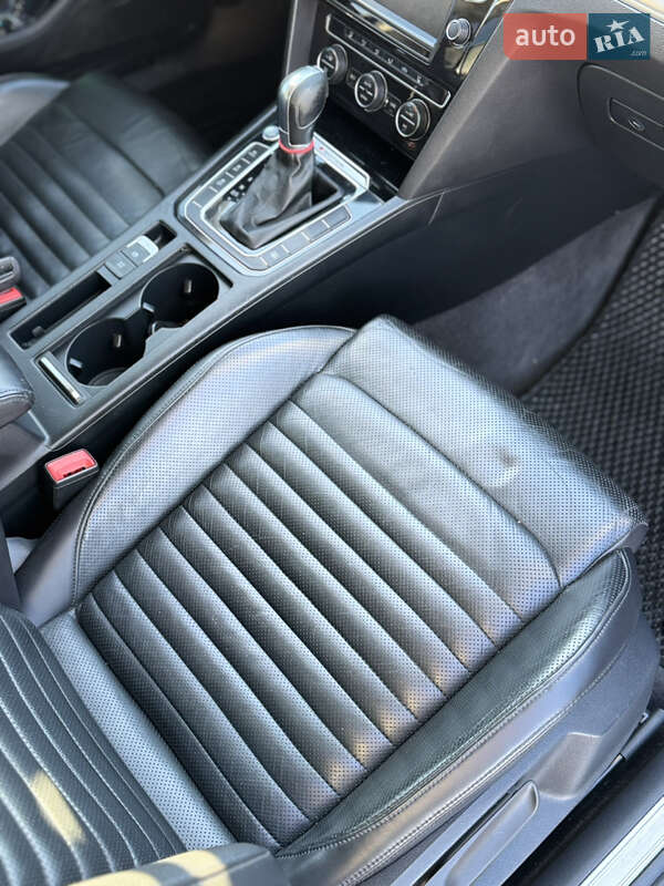 Седан Volkswagen Passat 2015 в Ужгороде