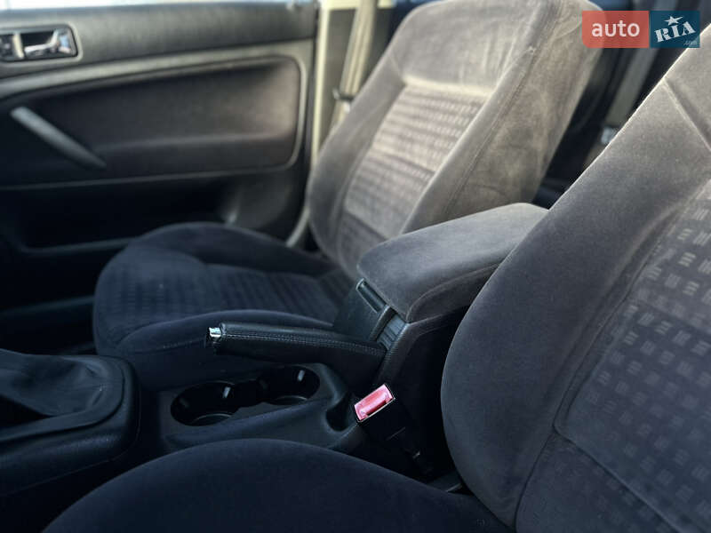 Седан Volkswagen Passat 2003 в Виннице