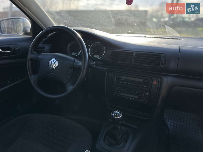 Седан Volkswagen Passat 2003 в Виннице