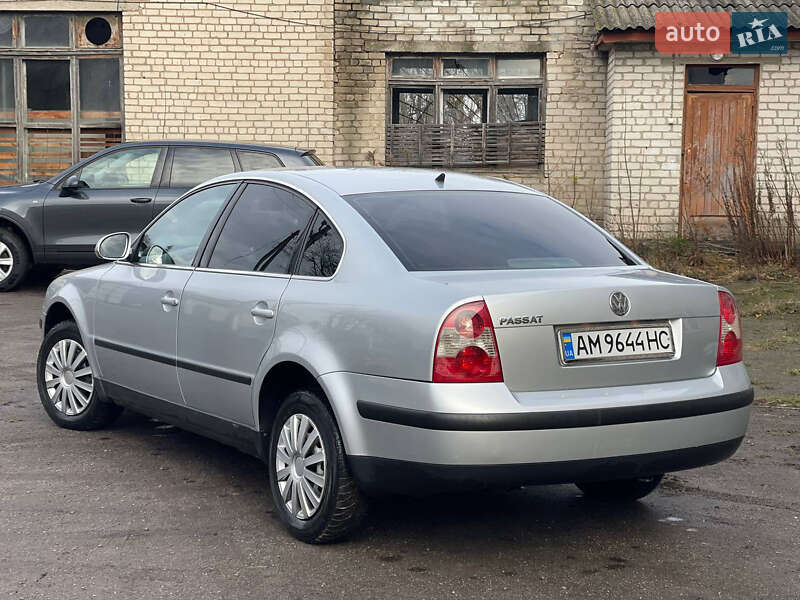 Седан Volkswagen Passat 2004 в Радомышле