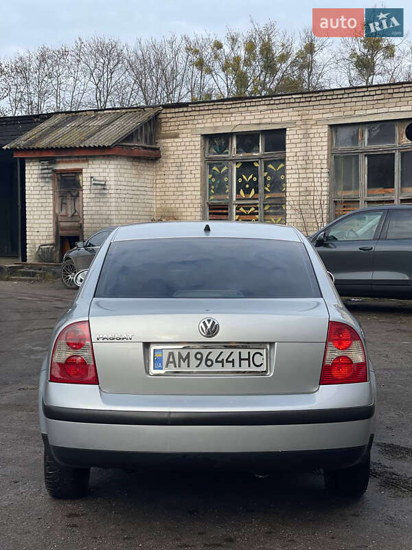 Седан Volkswagen Passat 2004 в Радомышле