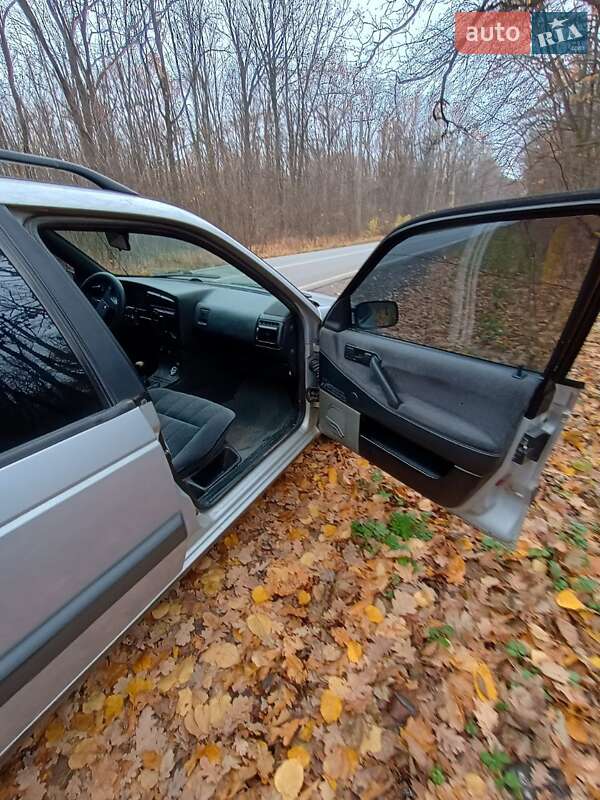 Универсал Volkswagen Passat 1993 в Харькове