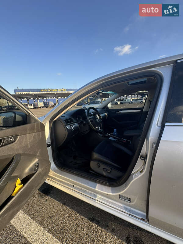 Седан Volkswagen Passat 2013 в Києві