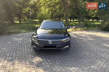Универсал Volkswagen Passat 2015 в Мостиске
