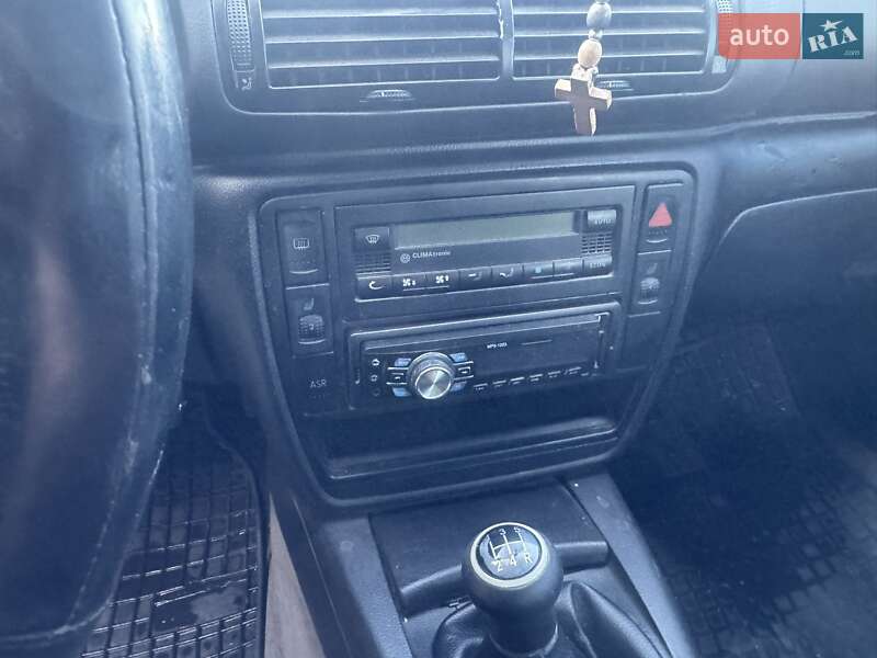 Седан Volkswagen Passat 1997 в Стрые