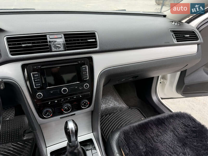 Седан Volkswagen Passat 2012 в Теребовле