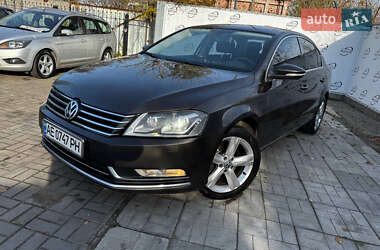 Седан Volkswagen Passat 2012 в Днепре