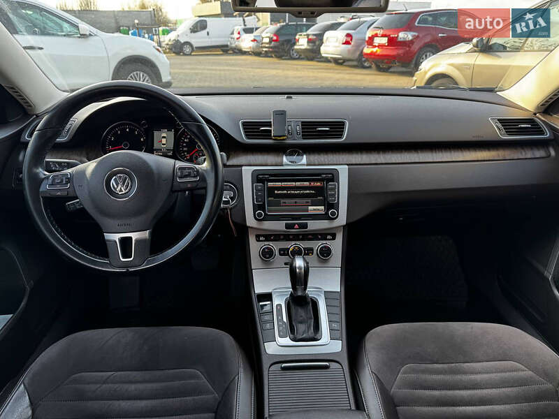 Седан Volkswagen Passat 2012 в Днепре