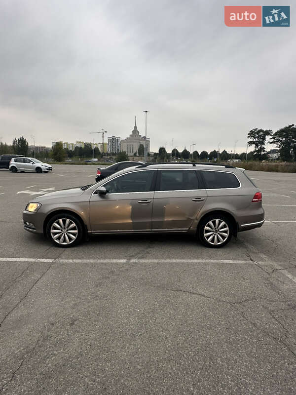 Универсал Volkswagen Passat 2011 в Киеве