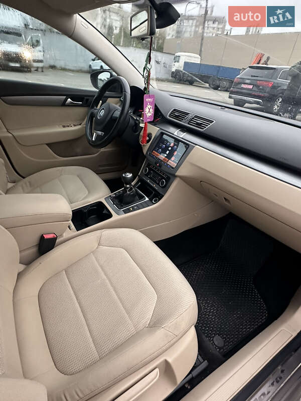 Универсал Volkswagen Passat 2011 в Киеве