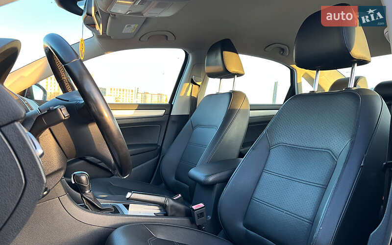 Седан Volkswagen Passat 2011 в Львові