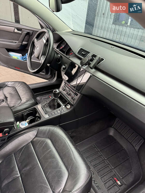 Универсал Volkswagen Passat 2012 в Вознесенске