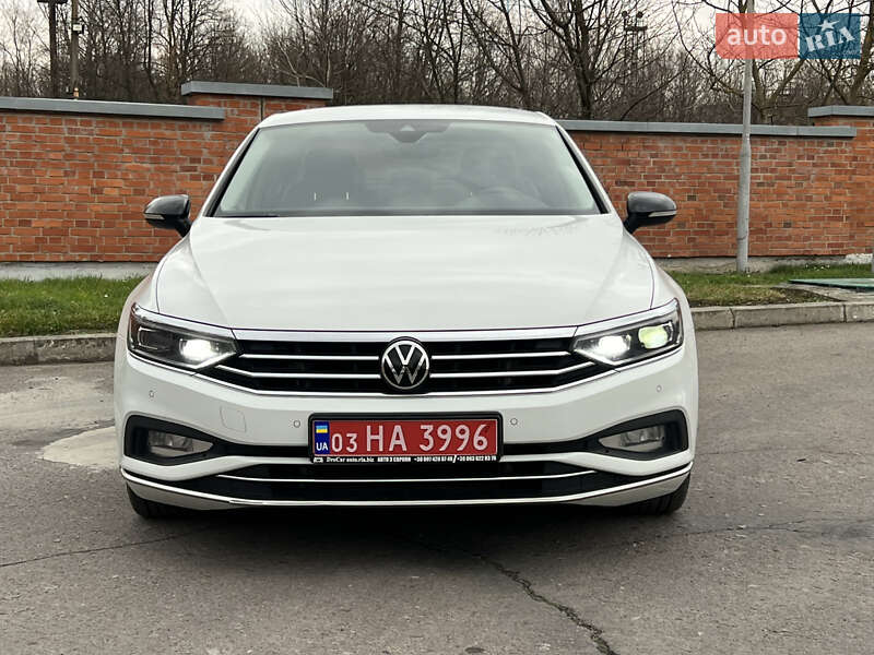 Седан Volkswagen Passat 2021 в Дрогобыче
