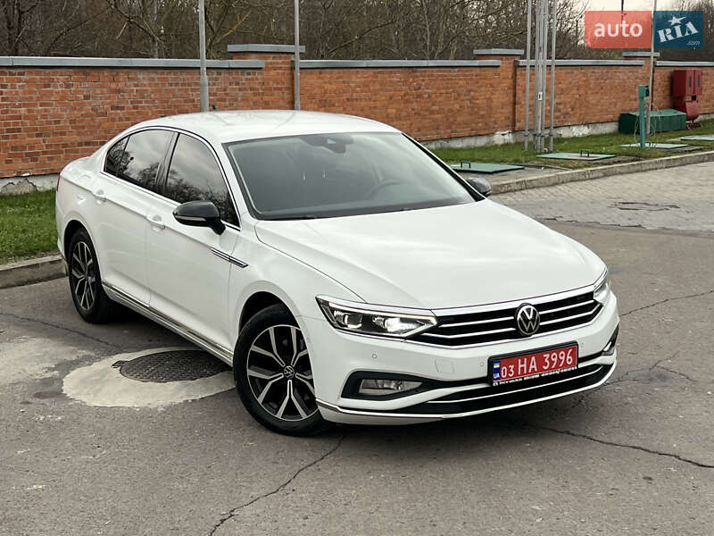 Седан Volkswagen Passat 2021 в Дрогобыче