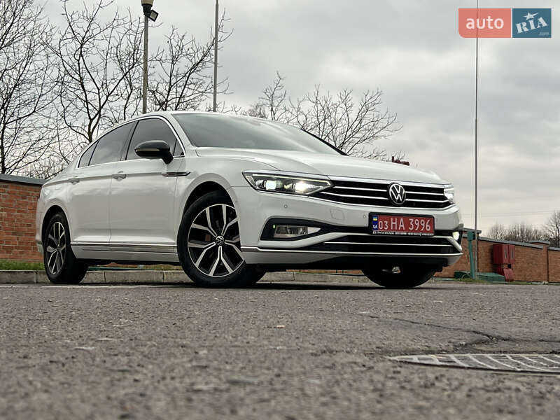 Седан Volkswagen Passat 2021 в Дрогобыче