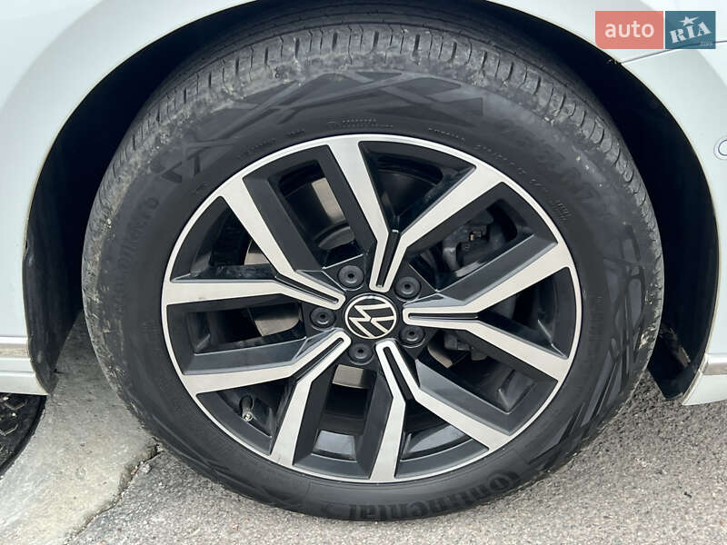 Седан Volkswagen Passat 2021 в Дрогобыче