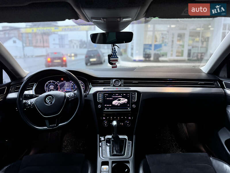 Седан Volkswagen Passat 2016 в Тростянце