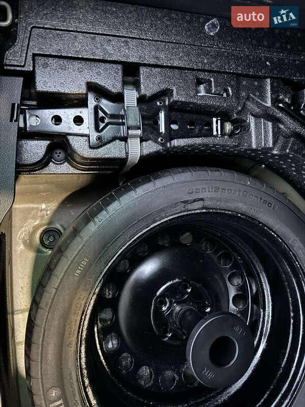 Седан Volkswagen Passat 2016 в Тростянце