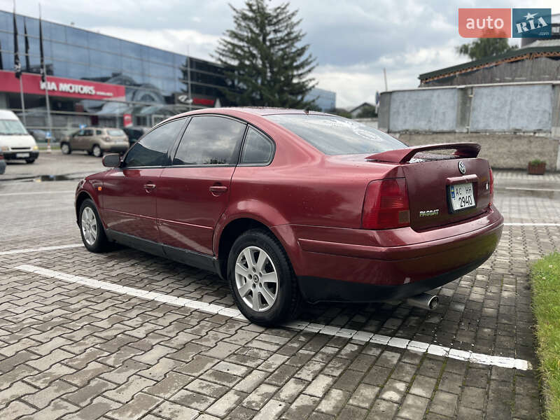 Седан Volkswagen Passat 1998 в Луцке