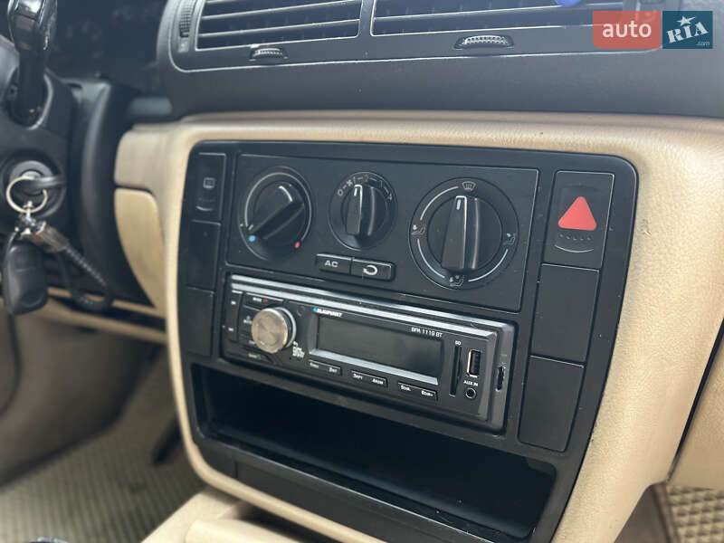 Седан Volkswagen Passat 1998 в Луцке