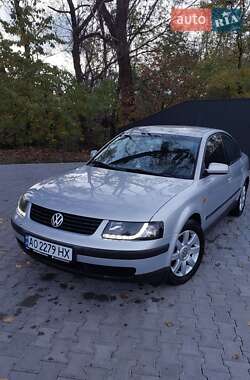 Седан Volkswagen Passat 1999 в Чернівцях