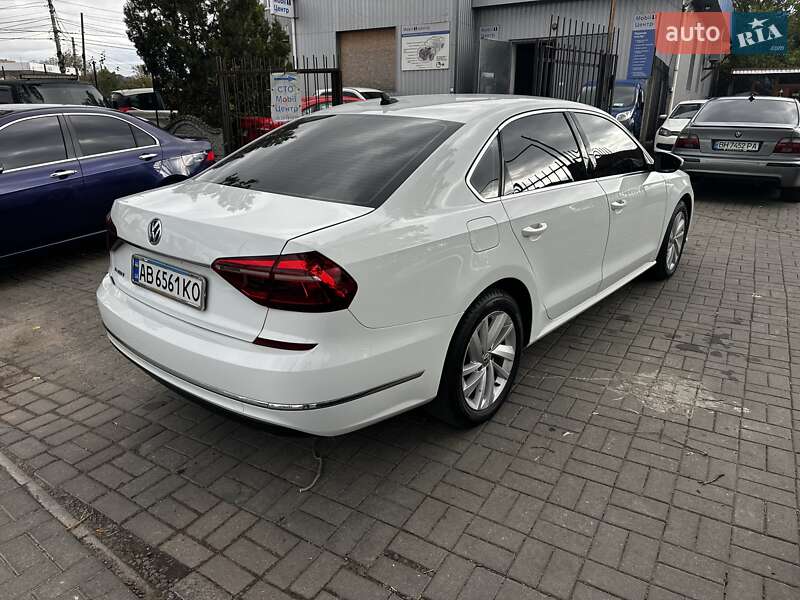 Седан Volkswagen Passat 2018 в Николаеве