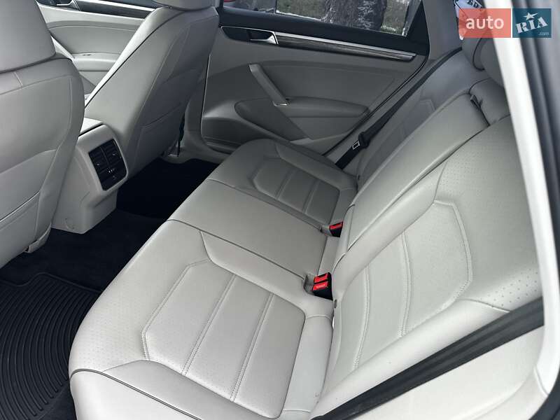 Седан Volkswagen Passat 2018 в Николаеве