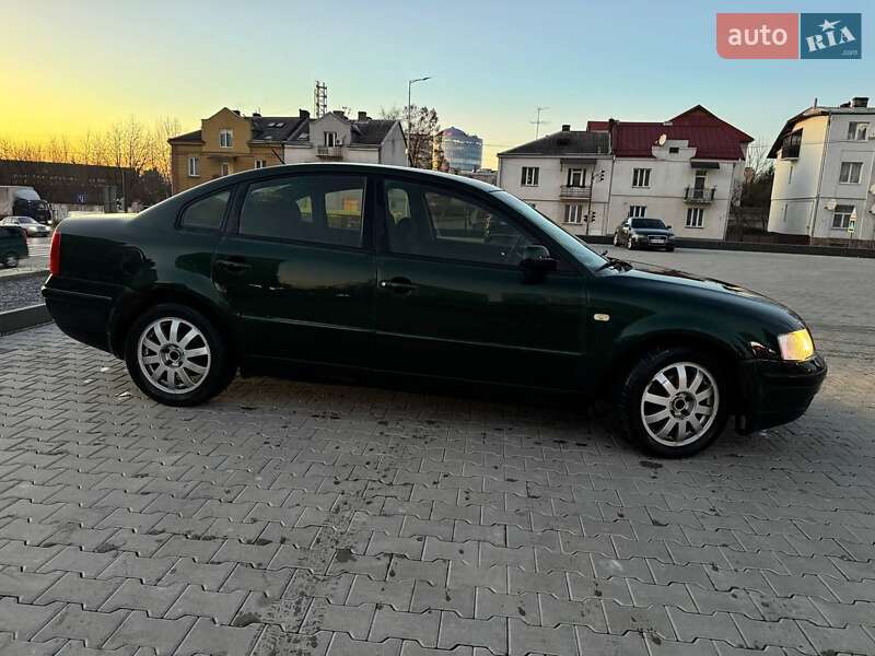 Седан Volkswagen Passat 1998 в Львове