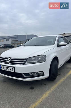 Седан Volkswagen Passat 2012 в Киеве