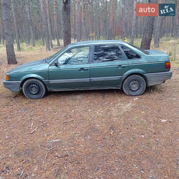 Седан Volkswagen Passat 1989 в Голобах