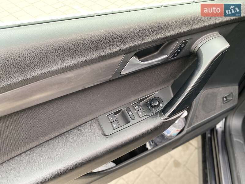 Седан Volkswagen Passat 2014 в Ужгороді