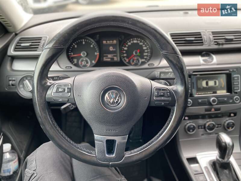 Седан Volkswagen Passat 2014 в Ужгороді